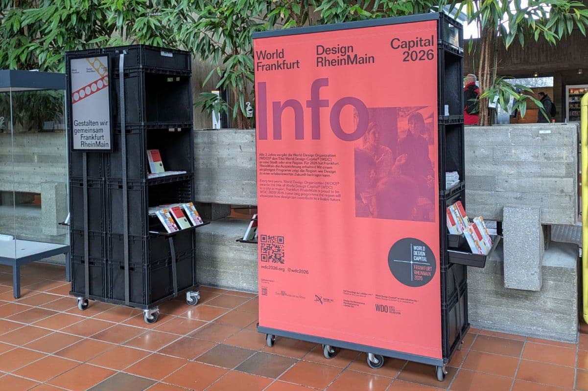 Ein WDC 2026 Infopoint steht im Rathaus von Offenbach