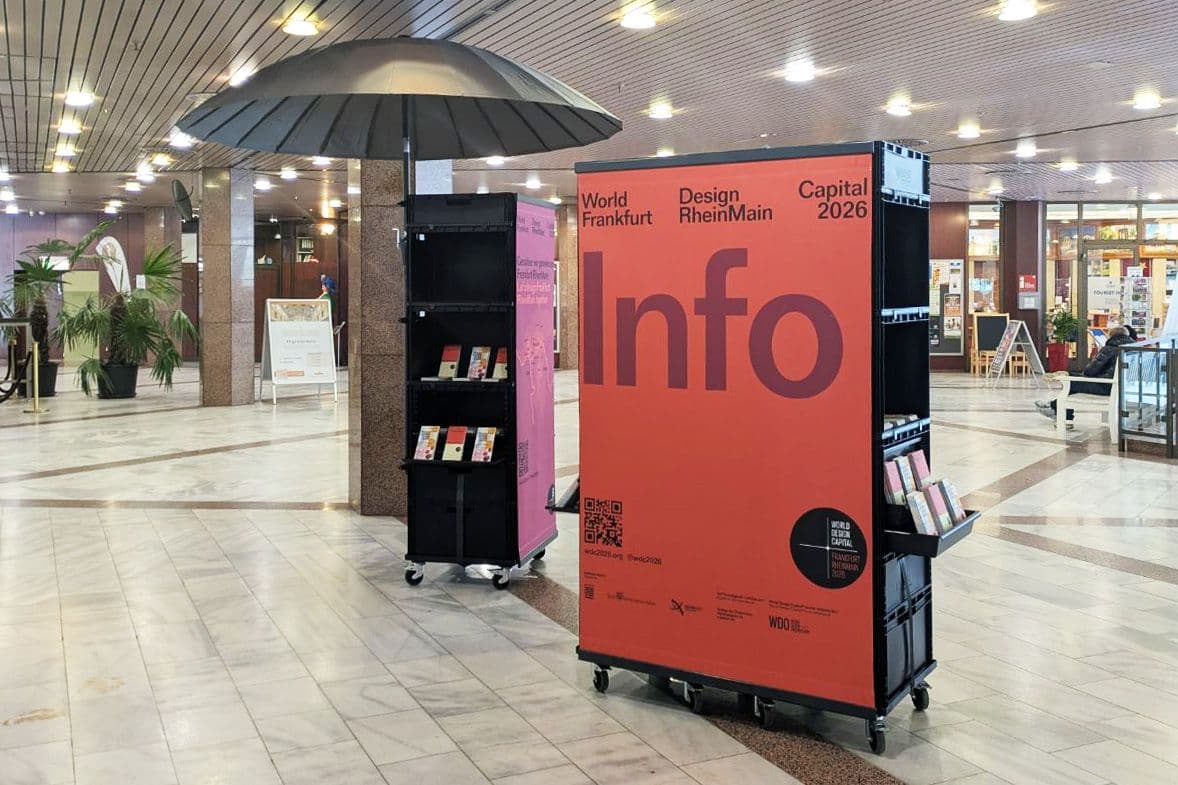 Ein WDC 2026 Infopoint steht im Kurhaus von Bad Homburg