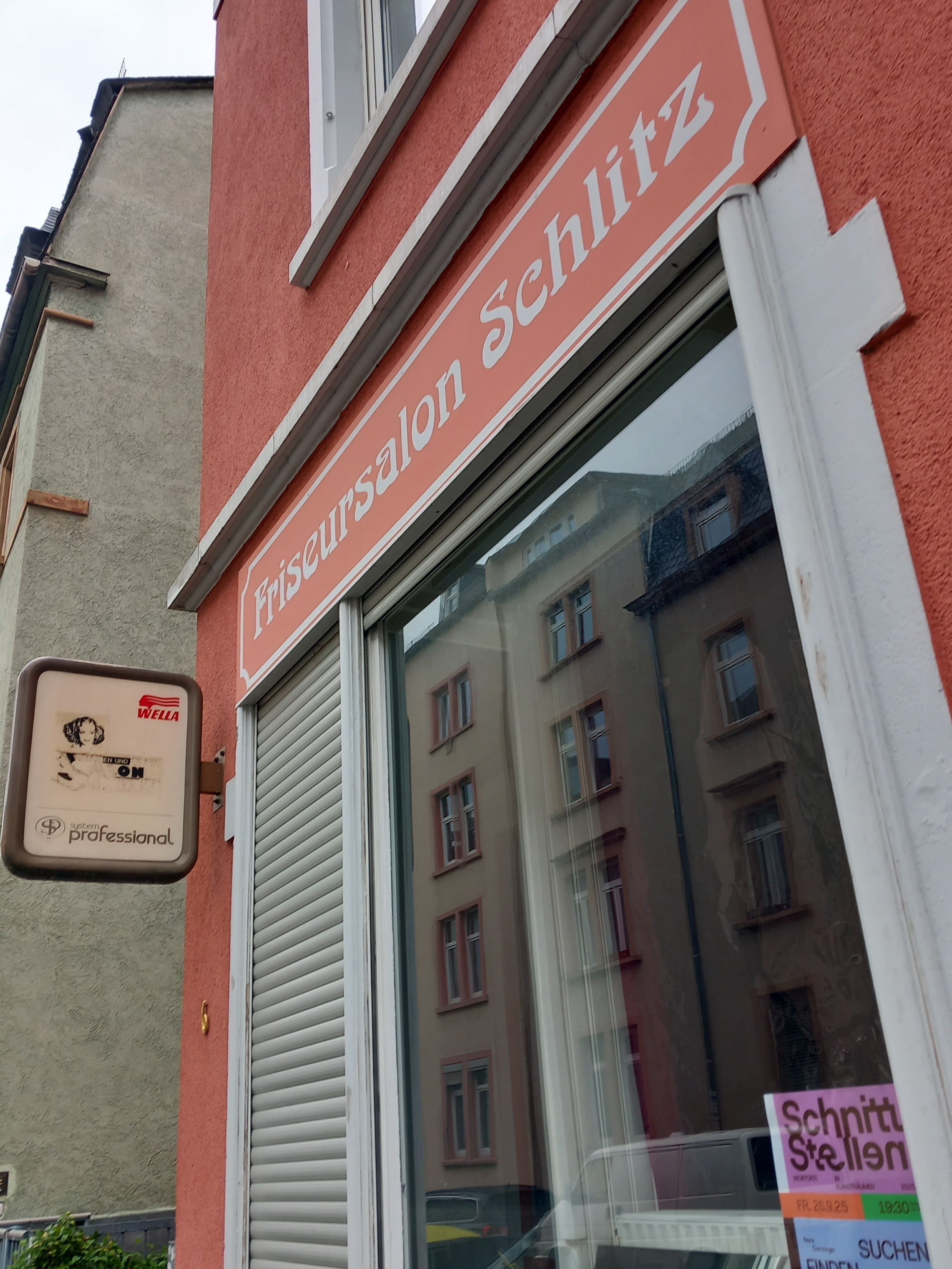 Die Fassade des alten Friseursalon Schlitz