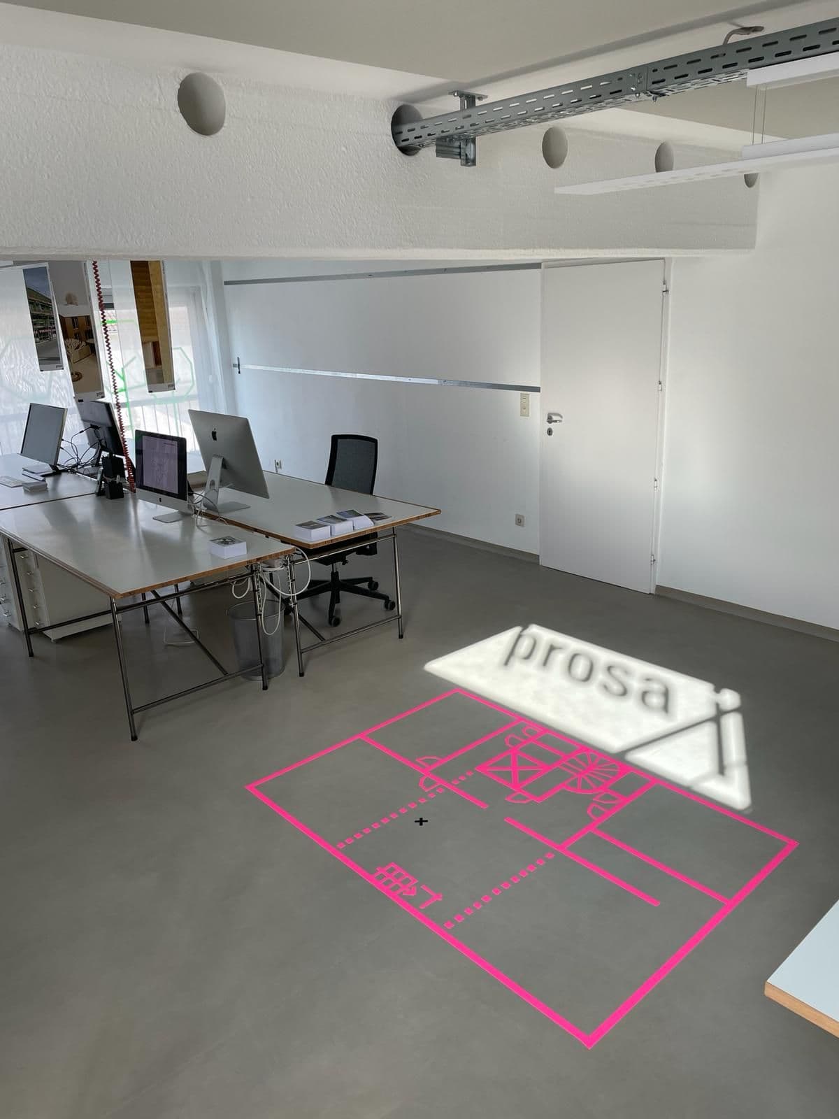 Blick in die leeren Büroräume von Prosa