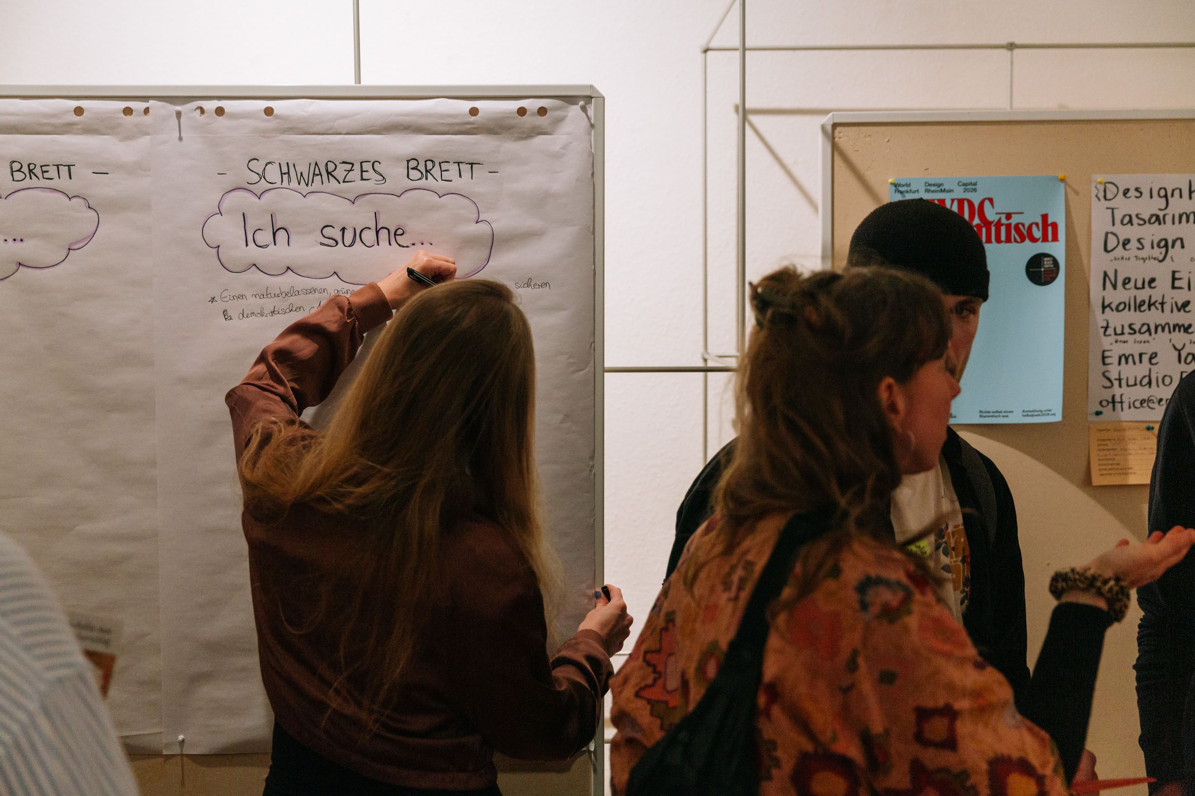 Foto von Menschen beim WDC-Stammtisch im Designhaus, Darmstadt