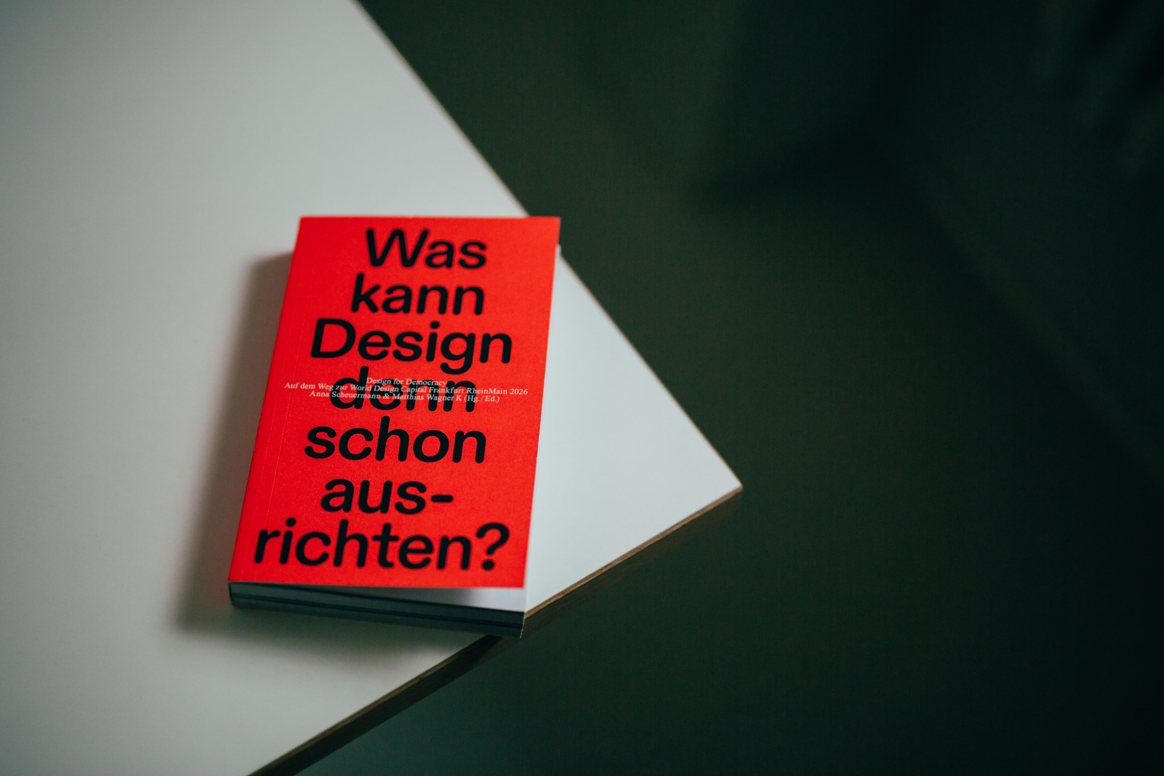 Buch, auf dem steht: Was kann Design denn schon ausrichten?