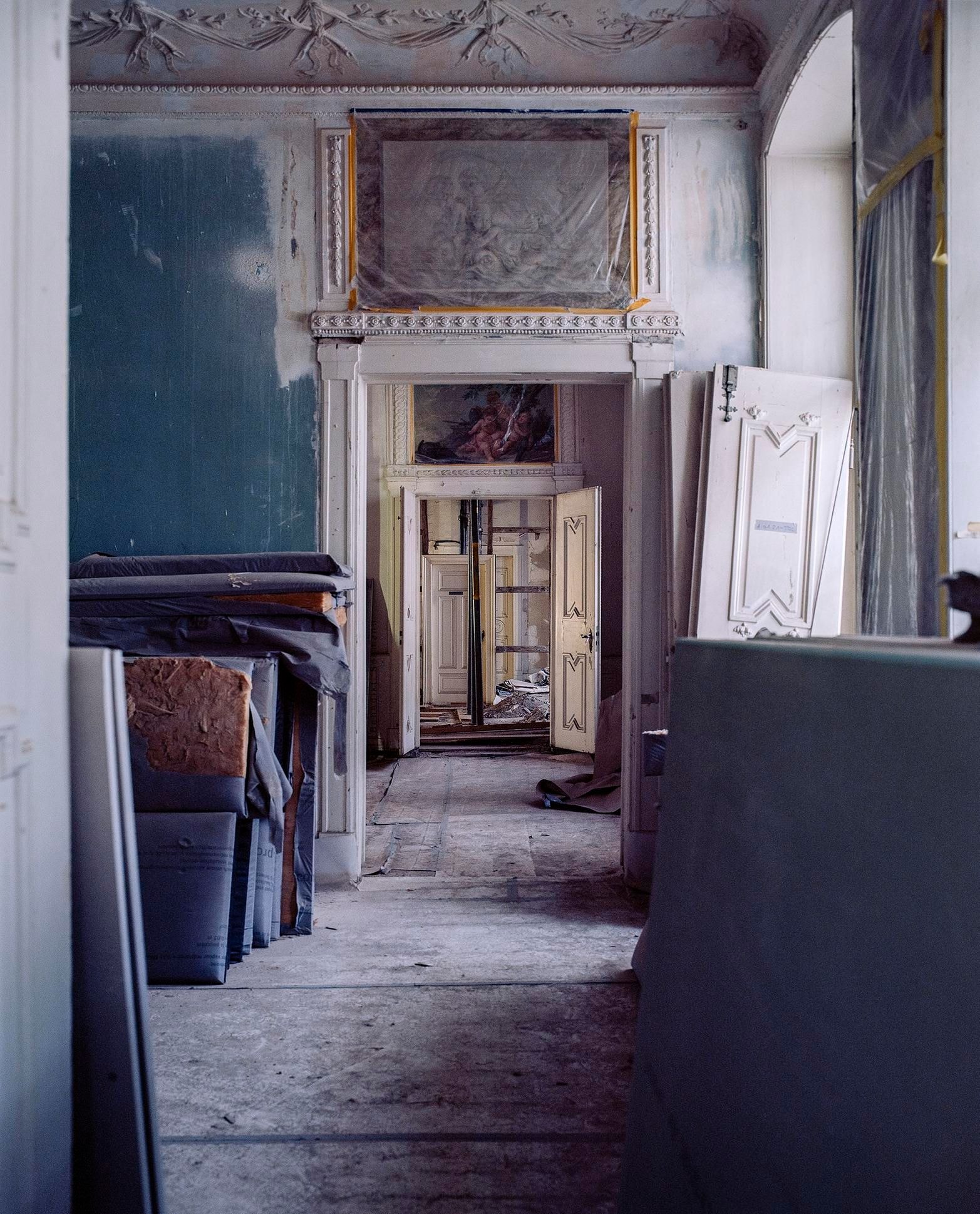 Architektur-Fotografie einer Enfilade während der Restaurierungsarbeiten im Bolongaropalast Frankfurt am Main aus dem Jahr 2022