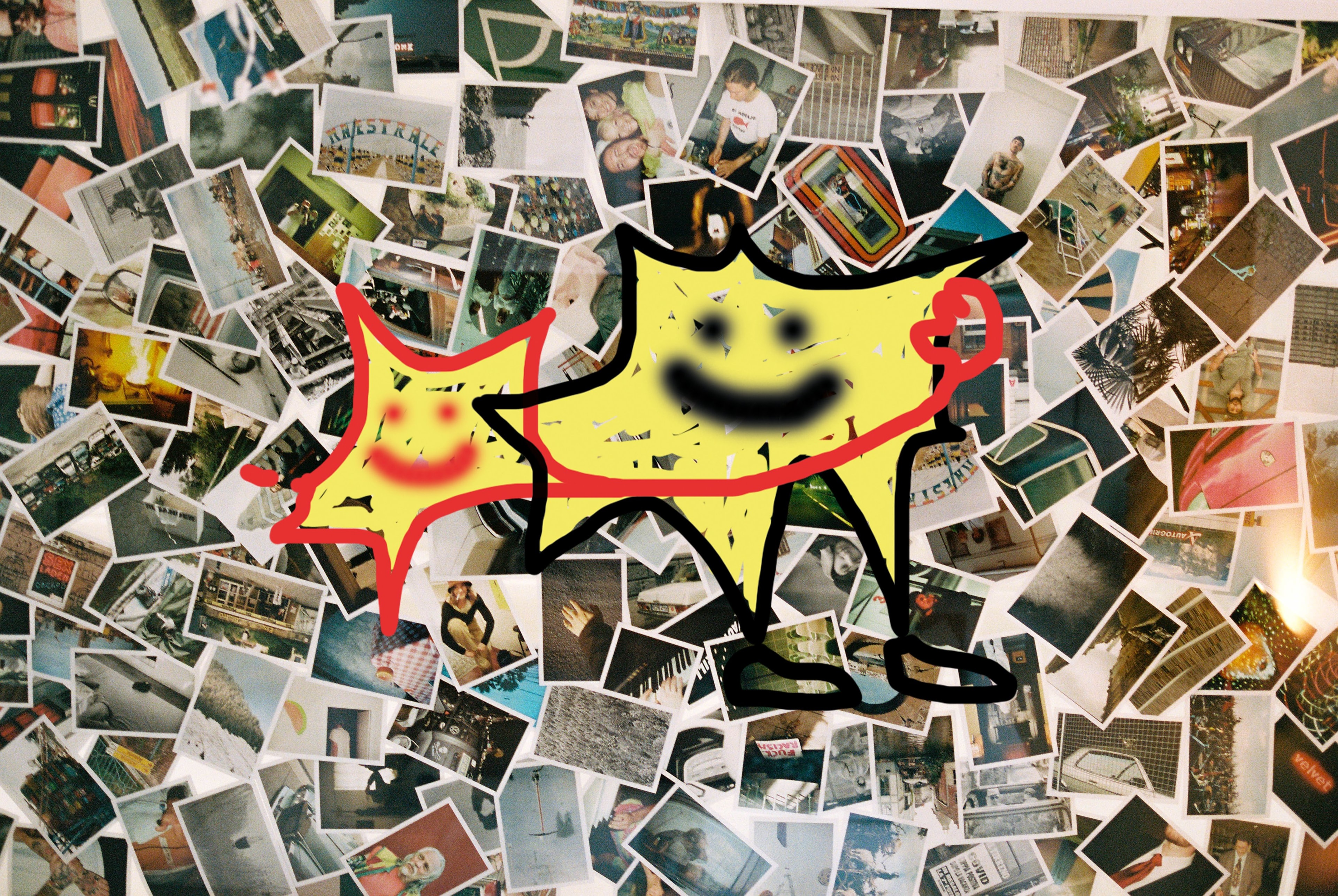 Auf einer Collage bestehend aus vielen analogen Fotos sind zwei Smileys gemalt