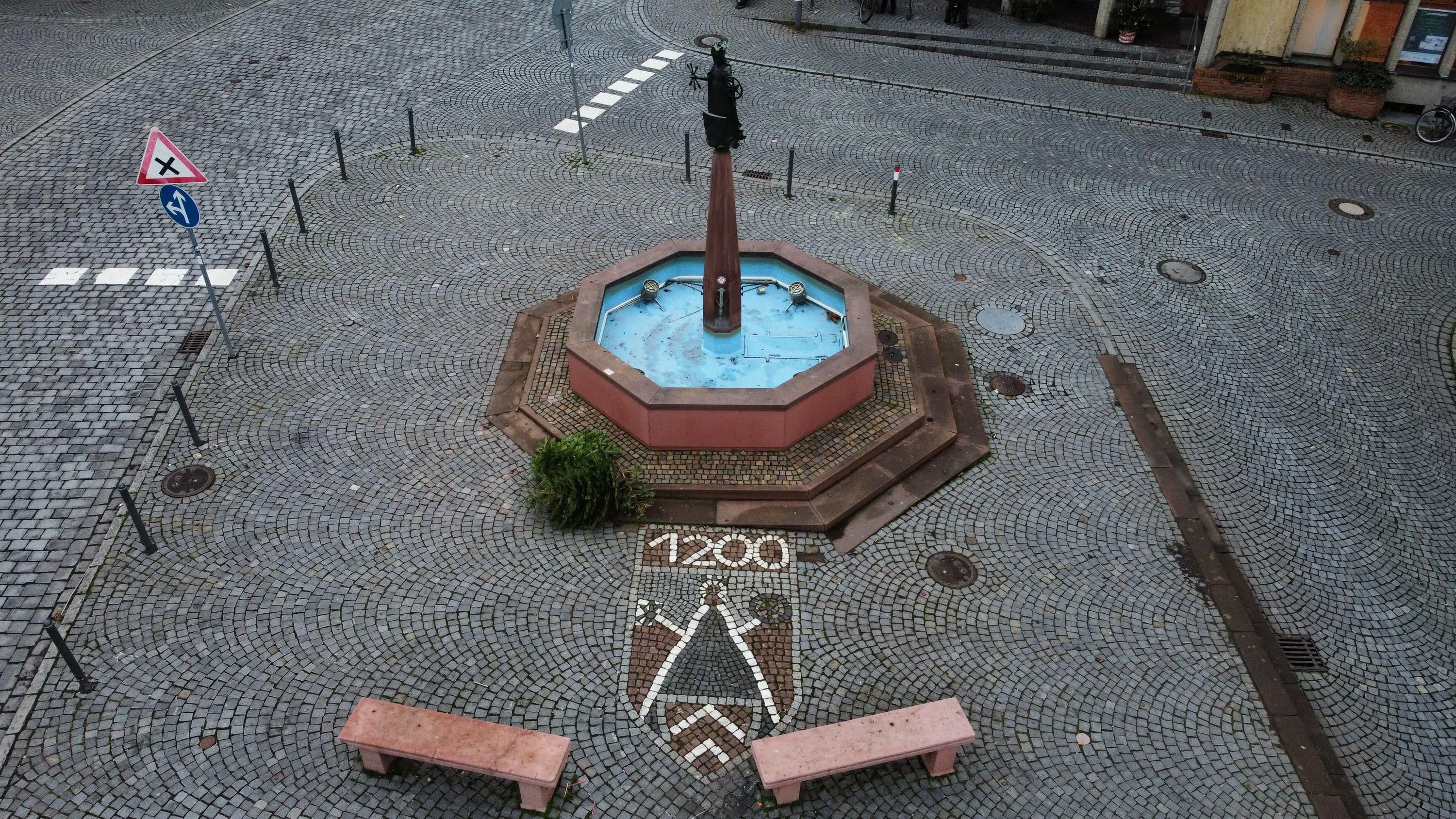 Die Babbelbank auf dem Oberurseler Marktplatz läd zum Austausch ein. 