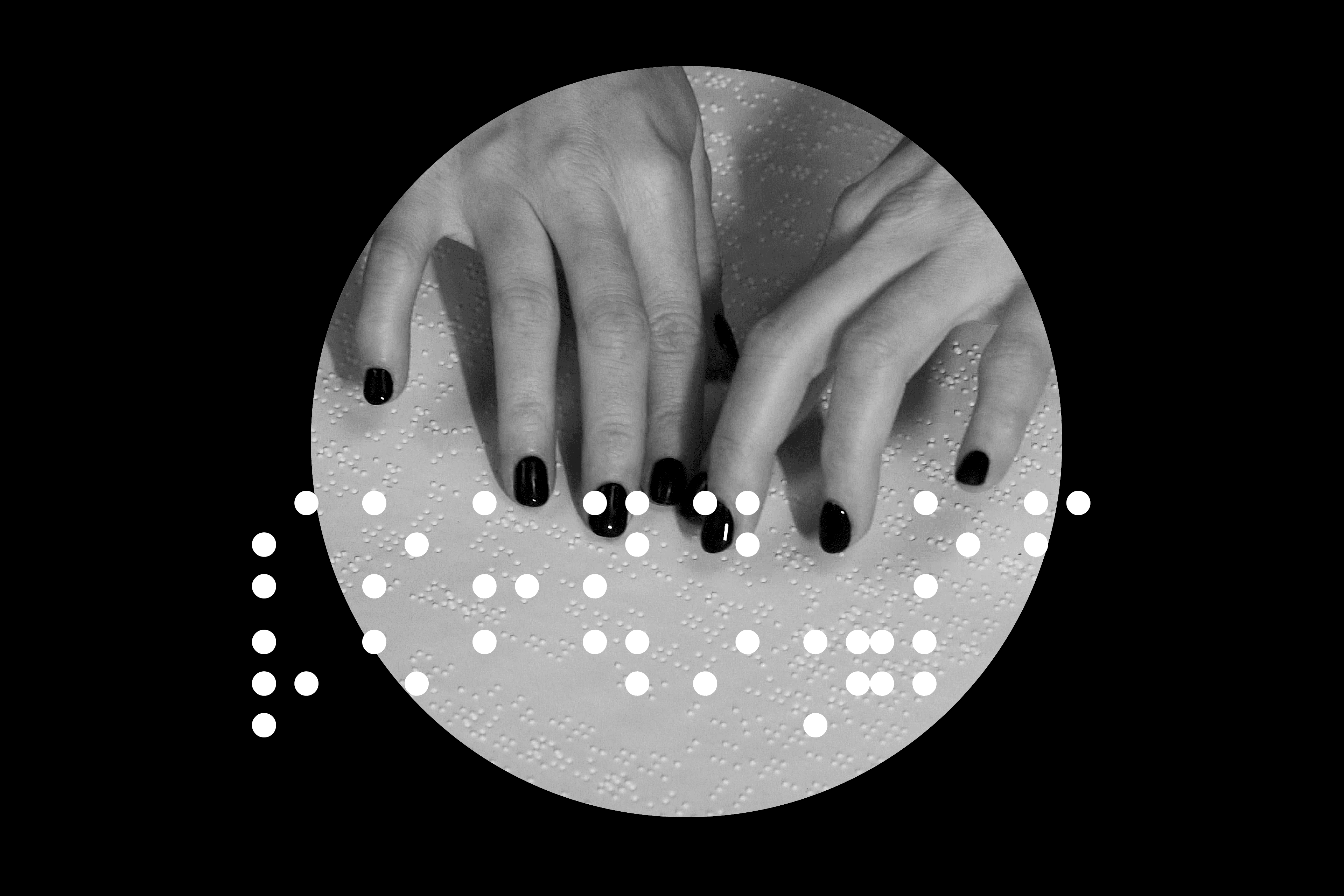 Hände ertasten eine Blindenschrift (Braille)